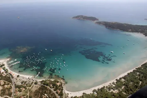 Les secours s'inquiète d'une possible arrivée de la nappe sur les plages corses.