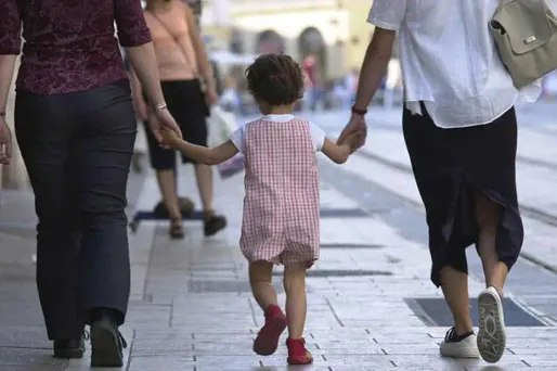 Pour la première fois en France, une femme a pu adopter complètement les enfants de sa compagne.