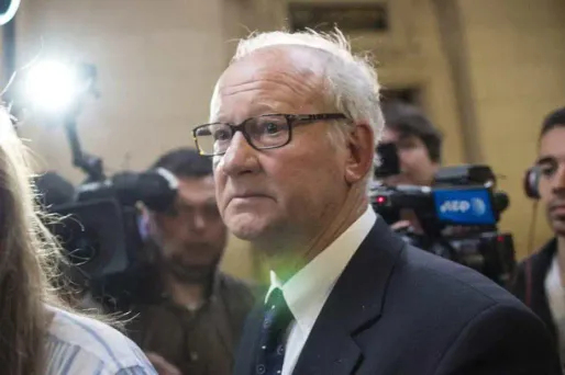 L'ex-ostéopathe a fait face mardi à la mère d'une de ses patientes, une jeune anorexique qui s'est suicidée depuis.