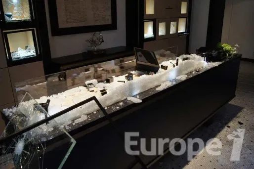 Une bijouterie braquée est située au 2 rue de la Paix.