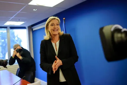 FN : Ayrault, une "machine à insulter"