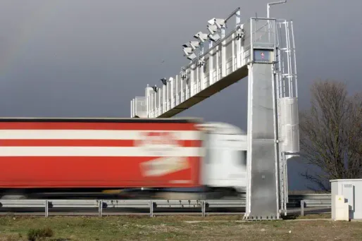 L'écotaxe suspendue jusqu'à la "remise à plat de la fiscalité"
