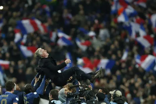 Didier Deschamps n'est pas le seul manager soulagé par la victoires des Bleus, qui va faire tourner de nombreuses affaires.