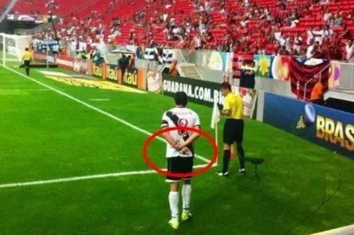 PHOTO - Le doigt d'honneur de Juninho