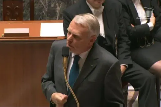 Roms : Ayrault recadre Valls et Duflot