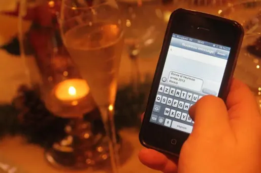 Une utilisation excessive de textos nuit à la qualité du sommeil, selon une étude.