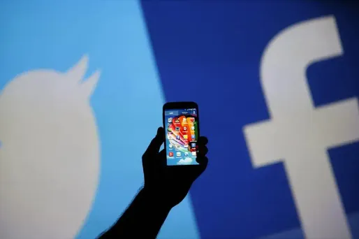 Au début de l'année, 30 à 33% des ados américains privilégiaient Facebook à Twitter. Le rapport de forces s'est désormais inversé.