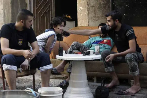 Une radio pas comme les autres, une radio clandestine d'opposition qui émet depuis une ville turque proche de la Syrie.