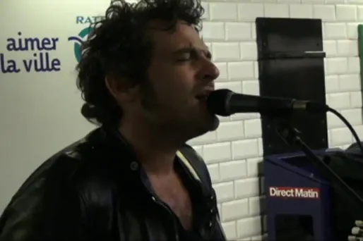 Le chanteur M a tout de même maintenu son concert à Bastille.