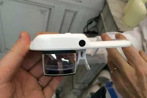 La marque française Laster s'apprête à lancer ses propres Google Glass.