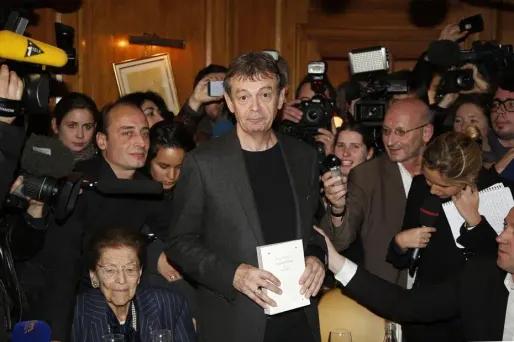 Pierre Lemaitre a été sacré par le prix Goncourt 2013, au restaurant Le Drouant à Paris.