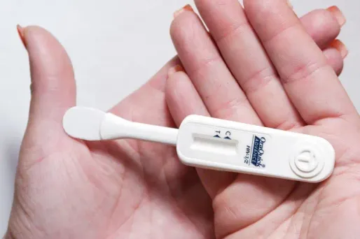 Les autotests permettront de tester le VIH en quelques minutes.