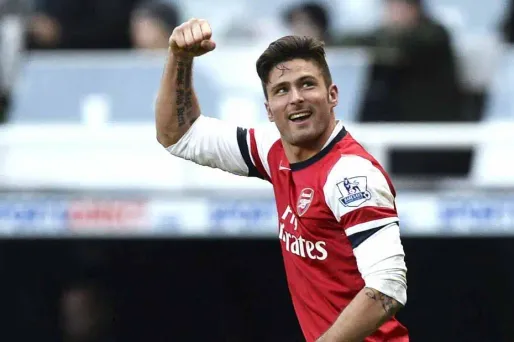 VIDEO - Giroud offre la tête à Arsenal