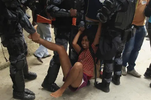 Les Indiens ont été évacués sans ménagement par la police brésilienne.