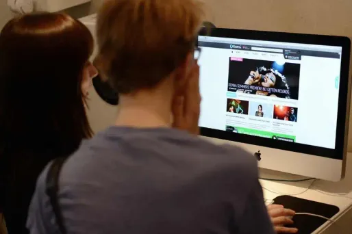 Pour Jérémie Zimmerman, cofondateur de la Quadrature du Net, la décision de bloquer Allostreaming et consorts est inquiétante pour les droits des internautes.