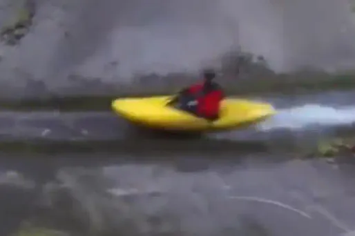 VIDEO. Descente en kayak à 56km/h