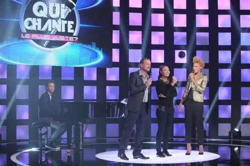 "Qui chante le plus juste ?", un divertissement musical présenté par Amanda Scott et Stéphane Basset sur France 4.