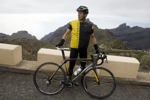 Amstrong a renvoyé sa médaille des JO 2000