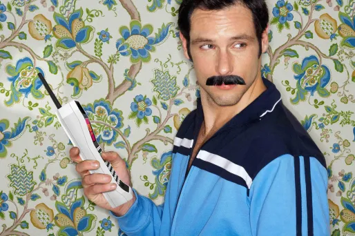 Le Brick de Binatone existe en version mobile ou en version "à domicile". Il peut même faire office de chargeur pour smartphone !