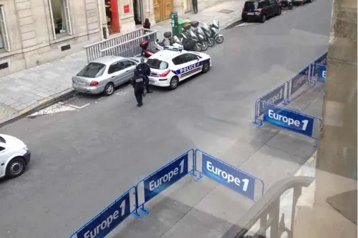 Coups de feu à Libération : déploiement de policiers devant les grands médias