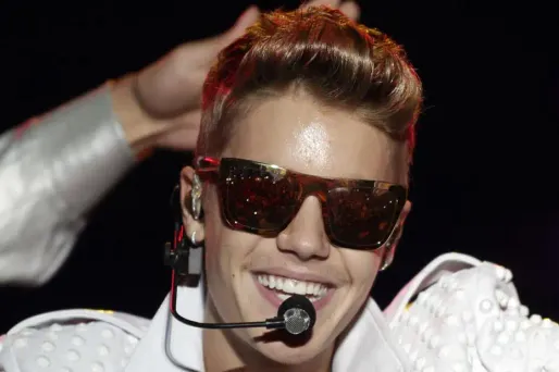 Justin Bieber a récemment investi un million de dollars dans Shots of Me, une application pour publier des autoportraits.