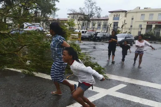 Typhon-Philippines : des "centaines" de morts