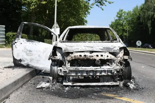 Une voiture brûlée (illustration prétexte).