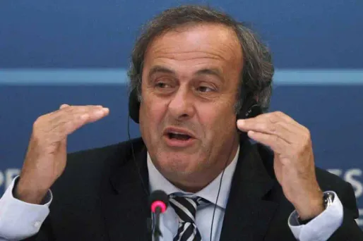 De Laurentis : "Platini est resté aux côtés de petits pays, parce qu’il a besoin de votes pour son élection".