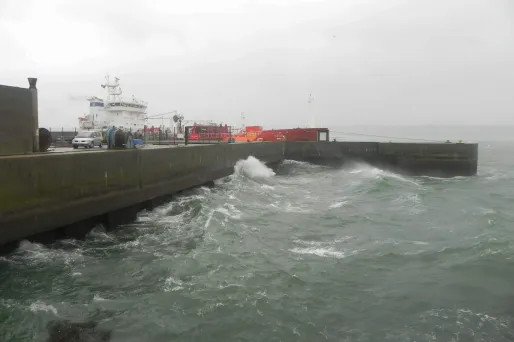 A Brest, le vent souffle fort sur les côtes.
