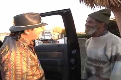 VIDEO - Santana retrouve son ex-musicien, devenu SDF