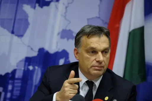 La Commission européenne va sanctionner Budapest pour des lois controversés.