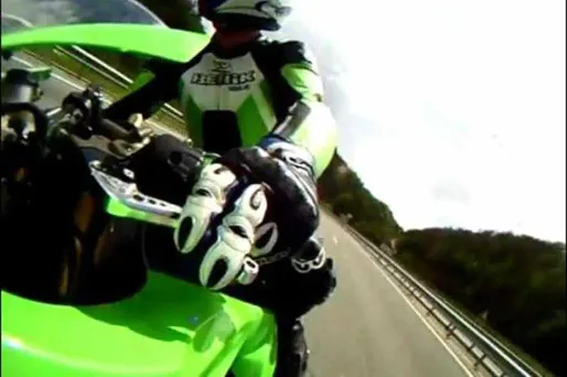 Z34680. C’est sous ce pseudonyme que le motard postait ses vidéos sur Internet.