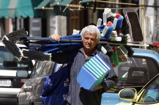 Des petits commerçants italiens, en difficulté pour avoir accès à des prêts, sont de plus en plus tentés de céder aux sirènes de la mafia.