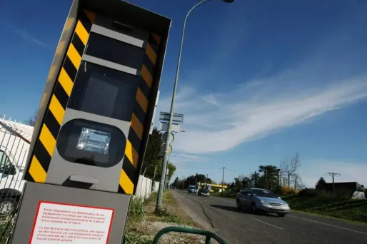 Tous les candidats à la présidentielle sont opposés à l'amnistie routière, sauf Marine Le Pen.