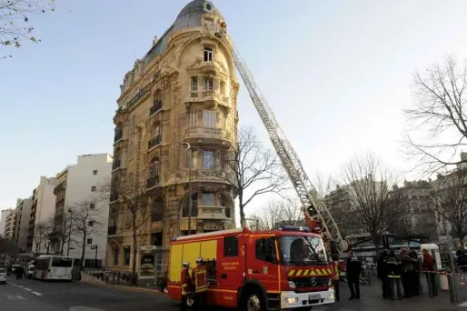 Un bloc de béton s'est détaché de la balustre du 5e étage de cet immeuble de type haussmanien de la place Castellane.