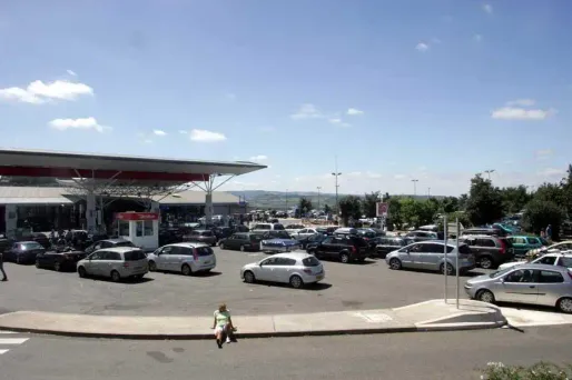 Au volant, sur une aire d'autoroute, à 12 ans