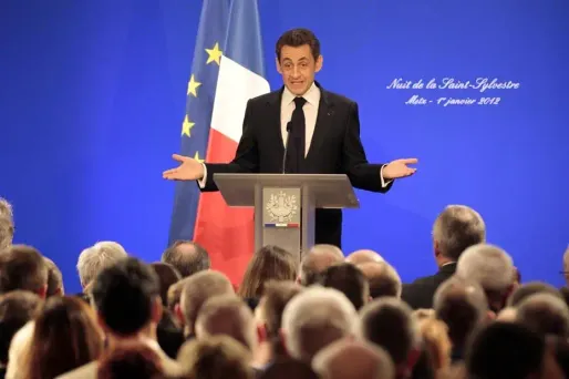 Sarkozy rend hommage aux fonctionnaires