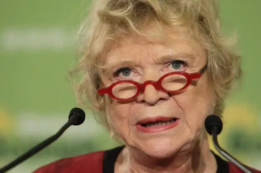 Eva Joly sera désormais escortée par deux policiers du Service de protection des hautes personnalités (SPHP).