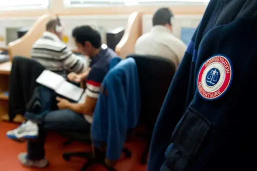 Une détenue attaque aux Prud'hommes la société de call-center qui l'a licenciée.