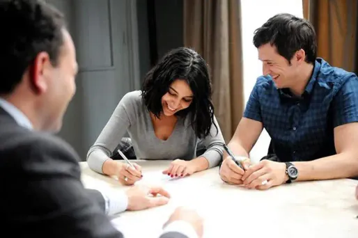 Pour bricoler l'apport personnel qu'ils n'ont pas, Yann et Nadia multiplient les prêts à la consommation