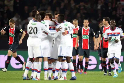 Lyon résiste et élimine le PSG