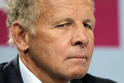 Dans un billet de blog, Patrick Poivre d'Arvor déplore "les calomnies" colportées sur Internet.