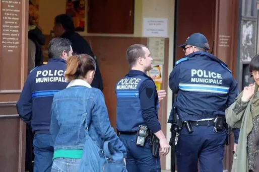 Avec le niveau écarlate du plan Vigipirate, les policiers municipaux de Toulouse avaient été équipés d'armes pendant la journée.