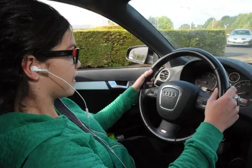 2 salariés sur 3 téléphonent au volant