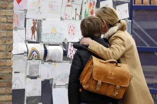 Les parents d'élèves ont été regroupés à l'école Saint-Lambert d'Heverlee, avant de partir pour la Suisse.