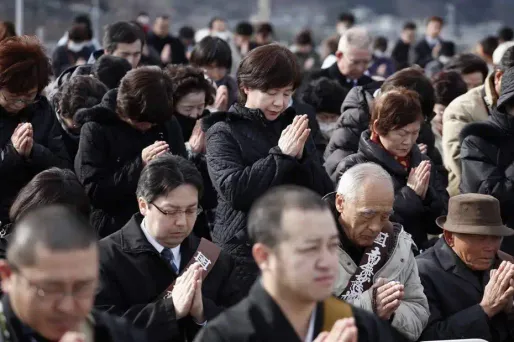 Le Japon a observé une minute de silence dimanche à l'heure où la terre a tremblé l'an dernier.