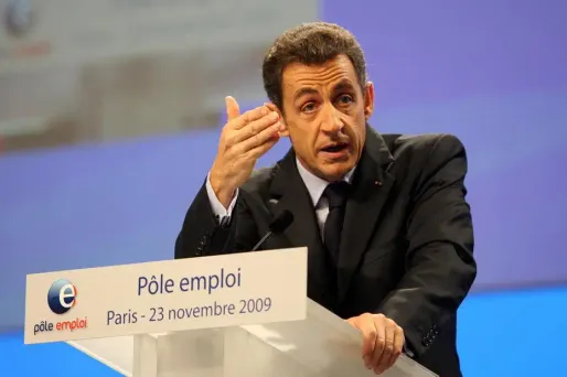 Le chômage a bondi de 35% sous le quinquennat Sarkozy, une période marquée avant tout par la crise économique mais aussi par des choix de politique de l'emploi.