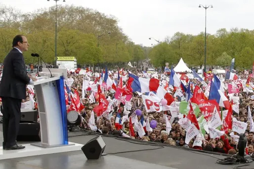 François Hollande et Nicolas Sarkozy privilégient les meetings en plein air, moins coûteux.