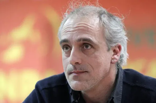 La version longue du clip de campagne de Philippe Poutou a surpris les internautes.