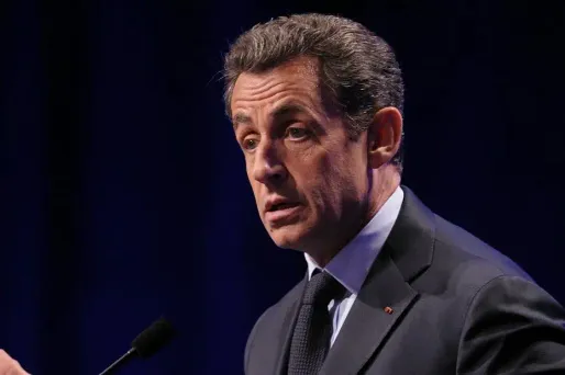 Sarkozy moque le tour en banlieue de Hollande